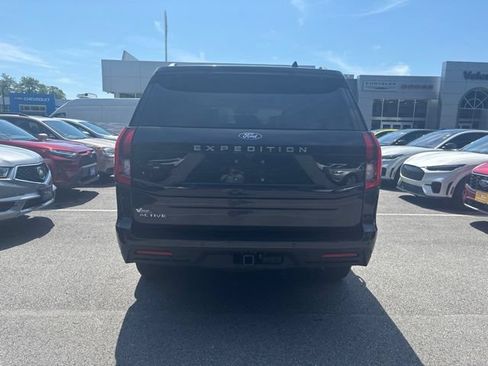 Used 2025 Ford Expedition Active AWD/4WD image 6
