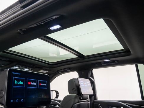 Used 2024 Cadillac Escalade Sport w/ LPO, ONYX Package image 24