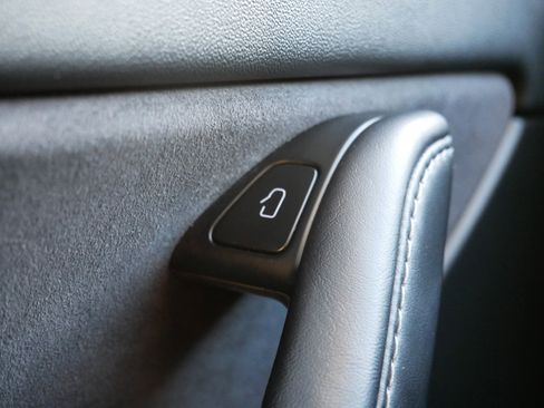 Used 2021 Tesla Model Y Long Range image 26