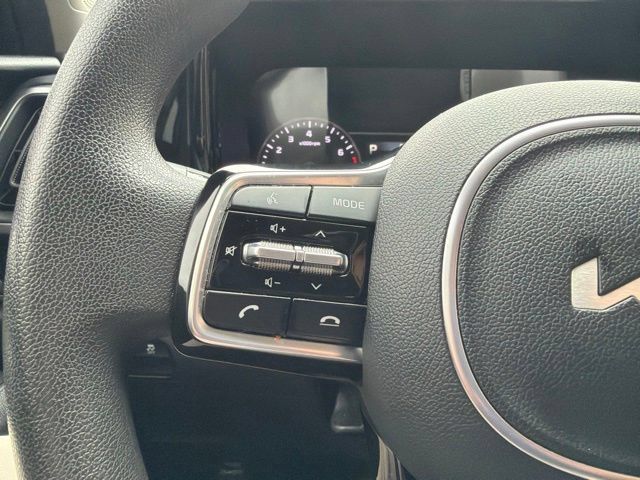 Used 2023 Kia Sorento LX FWD image 29