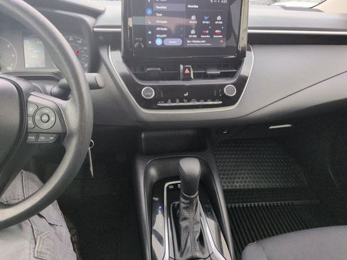 Used 2025 Toyota Corolla LE image 17