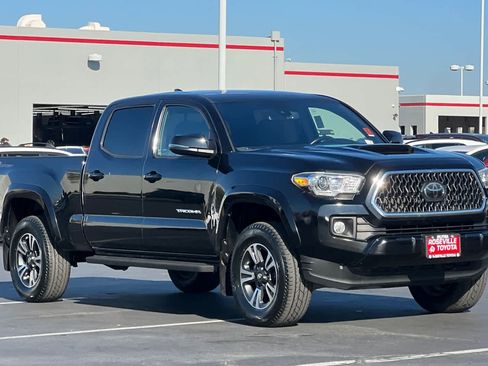 Used 2018 Toyota Tacoma TRD Sport image 5