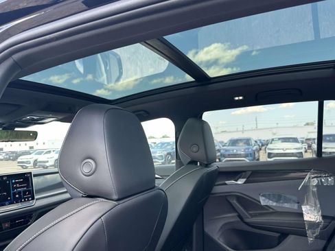 New 2026 Volkswagen Tiguan SE R-Line AWD/4WD image 11