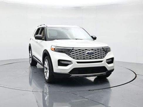 Used 2023 Ford Explorer Platinum w/ Technology Package image 4