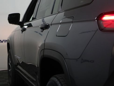 New 2025 Jeep Grand Cherokee L Limited image 11