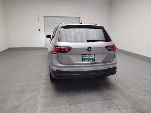 Used 2023 Volkswagen Tiguan SE w/ Panoramic Sunroof Package FWD image 6