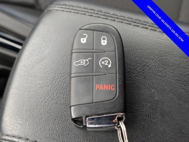 Used 2025 Jeep Compass Latitude w/ Sun & Sound Group AWD/4WD image 30