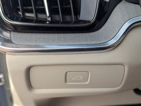 Used 2024 Volvo S60 B5 Plus image 33