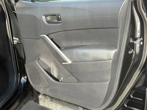 Used 2025 Toyota Corolla Cross LE image 32