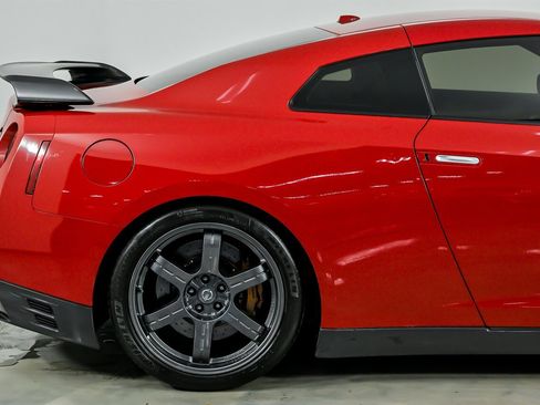 Used 2015 Nissan GT-R Black Edition image 13
