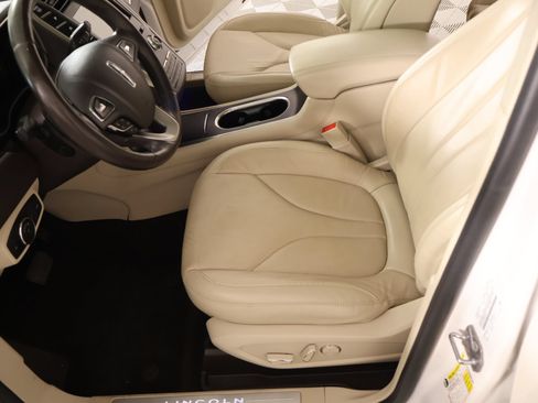 Used 2019 Lincoln MKC Reserve w/ MKC Climate Package FWD image 11