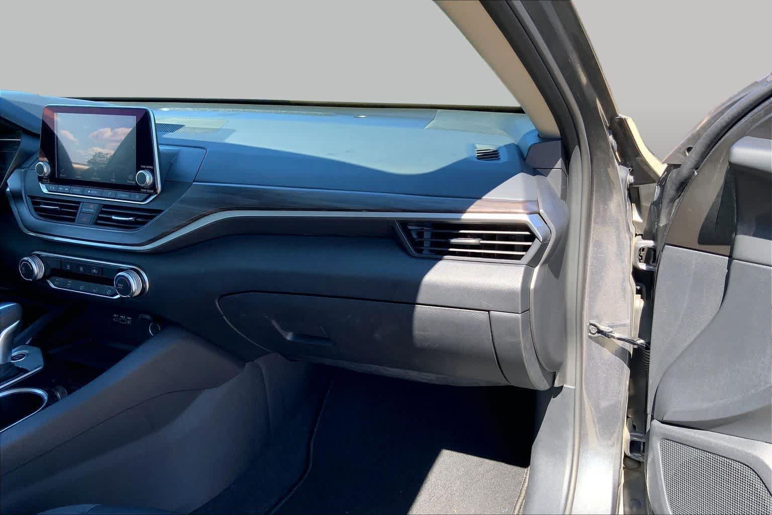 Used 2024 Nissan Altima 2.5 SV FWD image 18