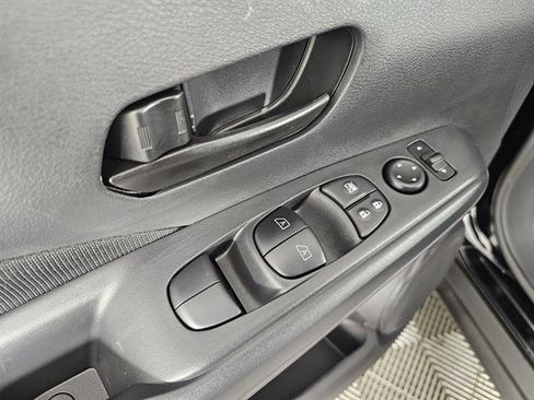 New 2025 Nissan Kicks S image 37