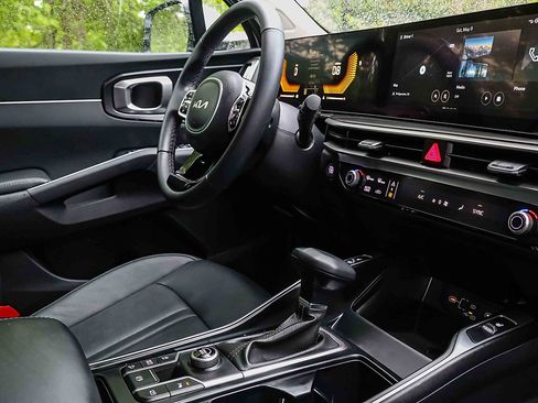 Certified 2025 Kia Sorento S FWD image 25