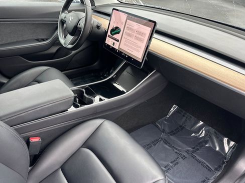 Used 2019 Tesla Model 3 Standard Range Plus image 17