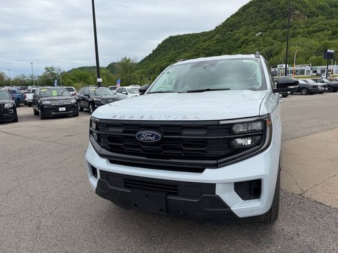 Used 2026 Ford Expedition Max Active AWD/4WD image 2