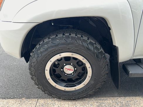 Used 2012 Toyota Tacoma 4x4 Access Cab V6 w/ TRD Off-Road Pkg image 27