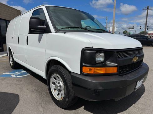 Used 2014 Chevrolet Express 1500 RWD image 3