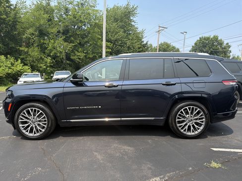 Used 2023 Jeep Grand Cherokee L Summit AWD/4WD image 5