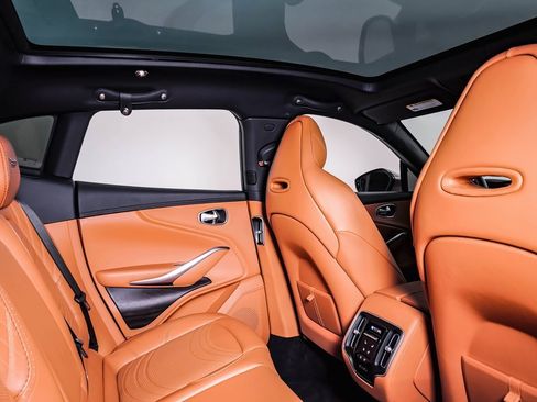 Used 2023 Aston Martin DBX image 18