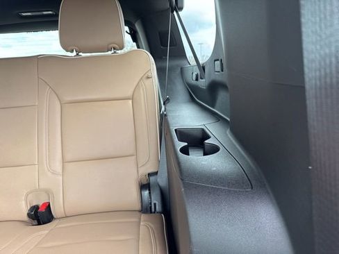 Used 2024 Chevrolet Suburban Premier w/ Premium Package AWD/4WD image 29