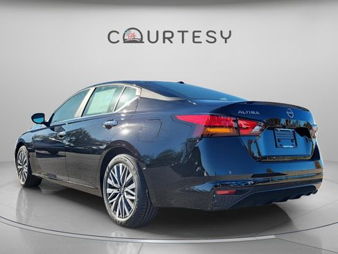 New 2025 Nissan Altima 2.5 SV image 2