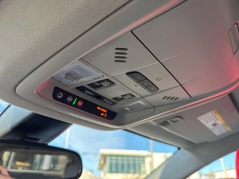 Used 2022 GMC Acadia SLT w/ Preferred Package image 30