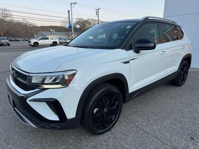 Certified 2024 Volkswagen Taos SE w/ Panoramic Sunroof Package