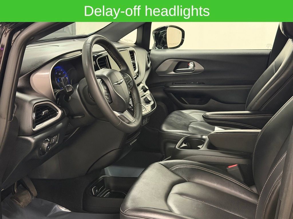 Used 2025 Chrysler Pacifica Select FWD image 24