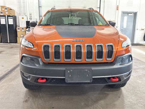 Used 2016 Jeep Cherokee Trailhawk w/ Comfort/Convenience Group AWD/4WD image 2