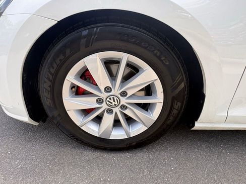 Used 2019 Volkswagen Golf S image 12