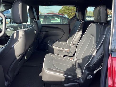 New 2026 Chrysler Pacifica Limited w/ S Appearance Package image 8