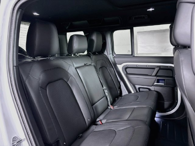 New 2026 Land Rover Defender 110 X-Dynamic SE AWD/4WD image 25