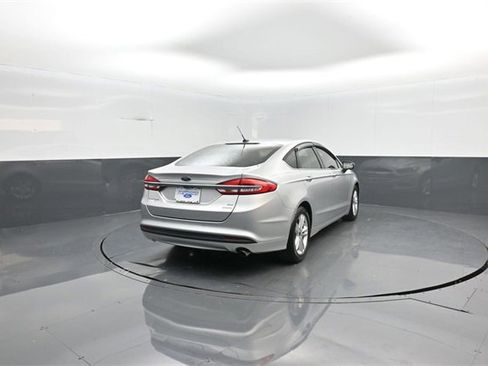 Used 2018 Ford Fusion SE w/ Fusion SE Technology Package image 7