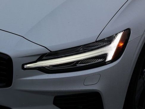 Certified 2022 Volvo S60 T8 R-Design image 10