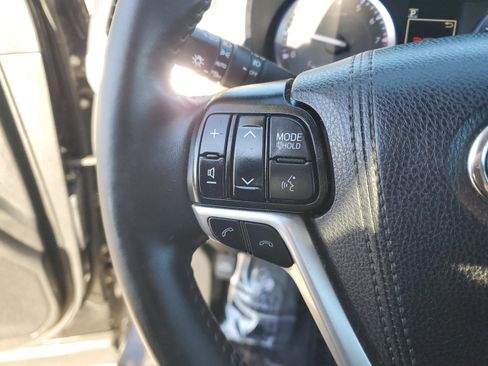 Used 2019 Toyota Highlander XLE image 29