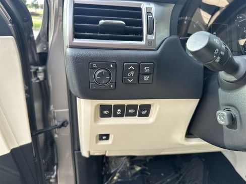 Used 2023 Lexus GX 460 Luxury w/ Sport Design Package AWD/4WD image 38