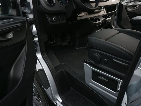 Used 2025 Mercedes-Benz Sprinter 2500 image 7