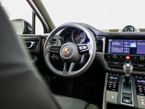 Certified 2025 Porsche Macan image 26