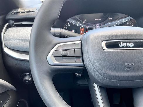Used 2025 Jeep Compass Latitude w/ Sun & Sound Group AWD/4WD image 24