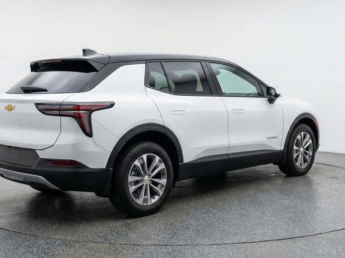 Used 2025 Chevrolet Equinox LT image 9