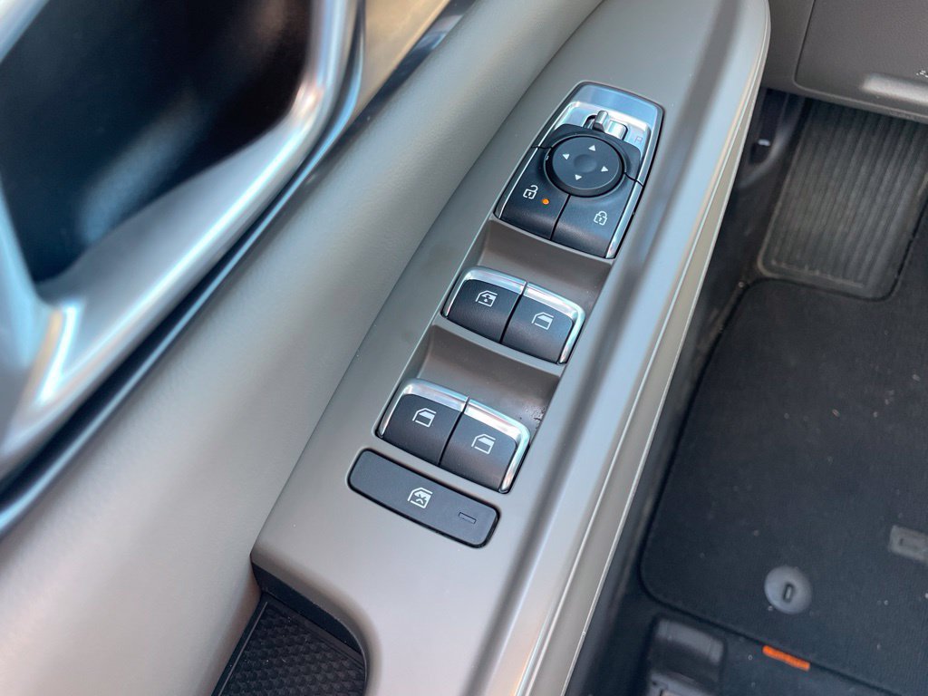 Used 2026 Kia Carnival FWD image 25
