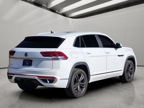 Used 2021 Volkswagen Atlas Cross Sport SE FWD image 3