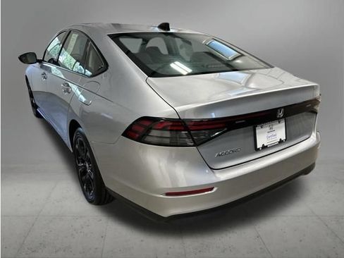 Certified 2025 Honda Accord SE image 4
