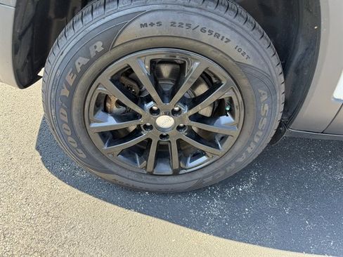 Used 2019 Jeep Cherokee Latitude Plus image 6