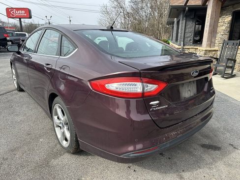Used 2013 Ford Fusion SE image 2