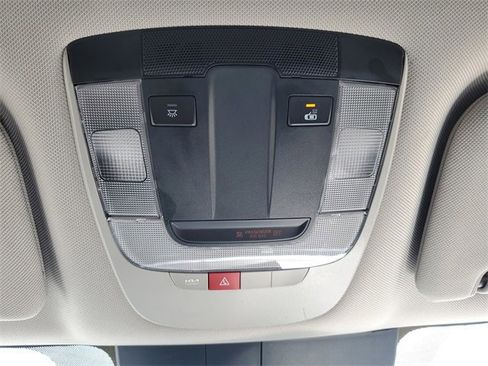 Used 2024 Kia Sorento S image 21