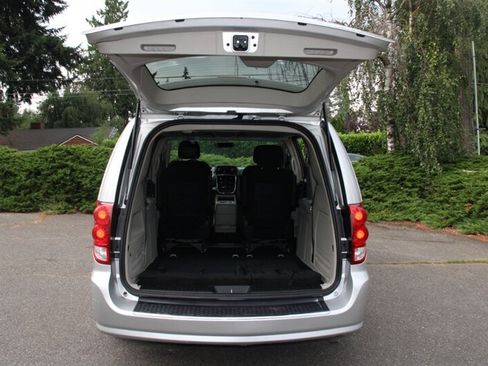 Used 2012 Dodge Grand Caravan Crew FWD image 18