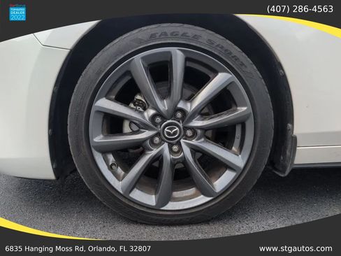 Used 2020 MAZDA MAZDA3 Hatchback w/ Preferred Package FWD image 29