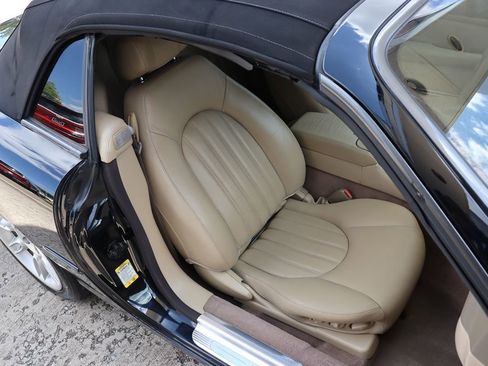 Used 2002 Jaguar XK8 Convertible image 29